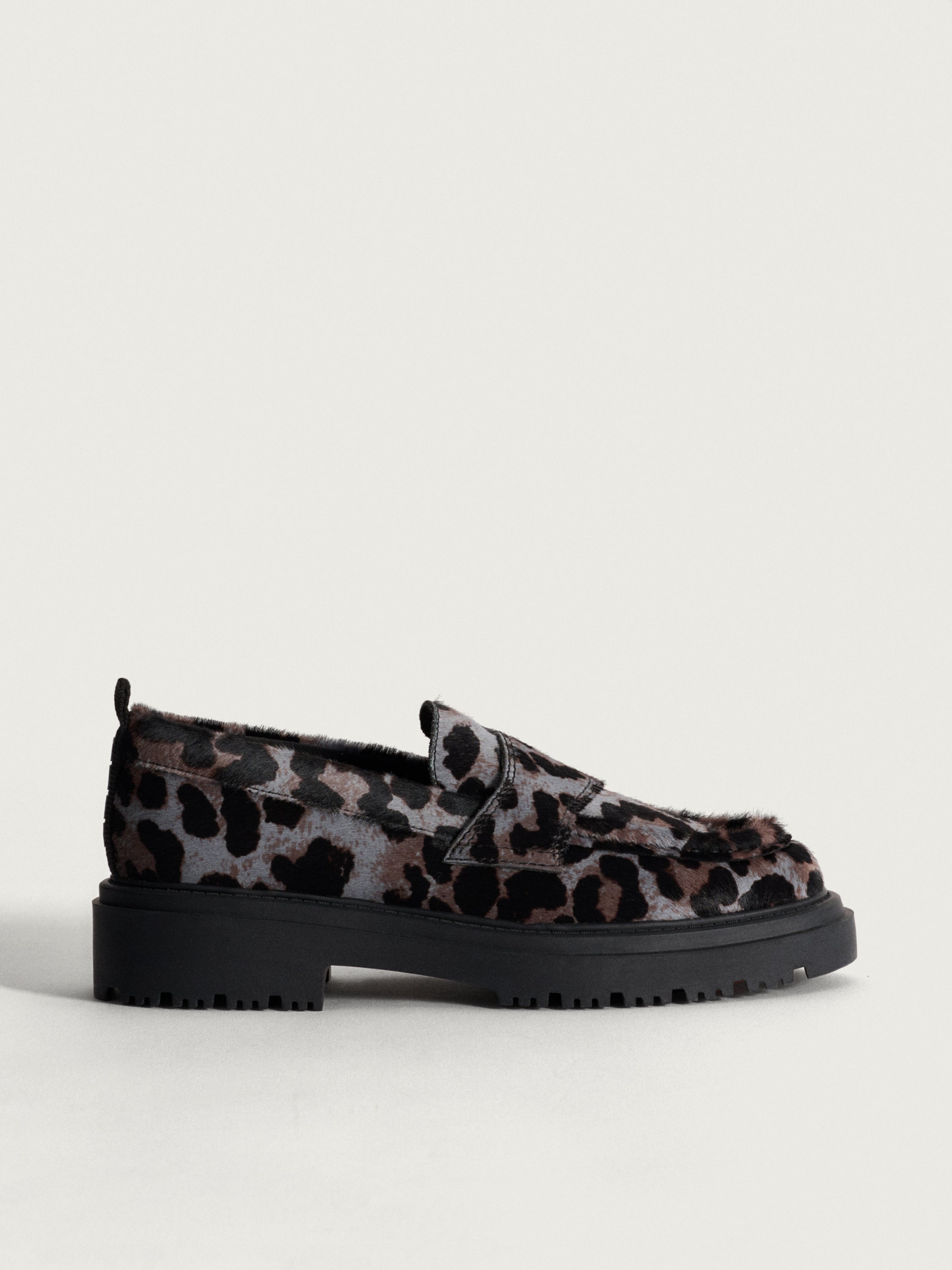 MOCASÍN ANIMAL PRINT SCHOOL GRIS